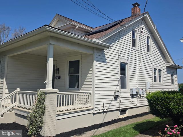 1421 E DERRY RD, Hershey, PA 17033