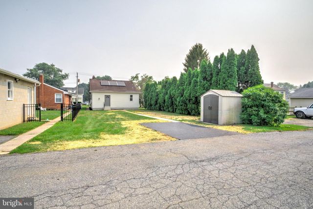 1421 E DERRY RD, Hershey, PA 17033