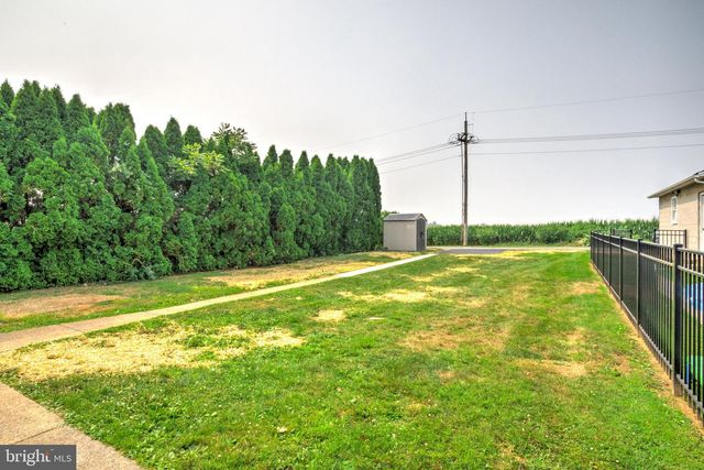 1421 E DERRY RD, Hershey, PA 17033