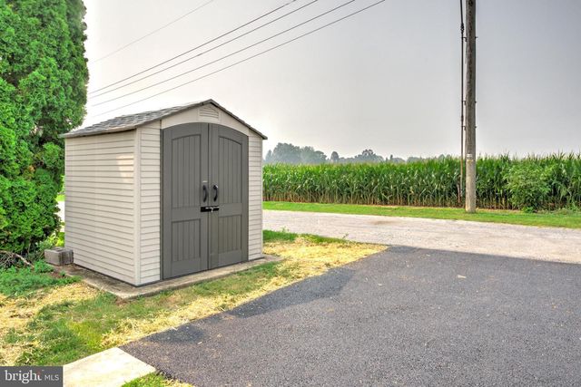 1421 E DERRY RD, Hershey, PA 17033