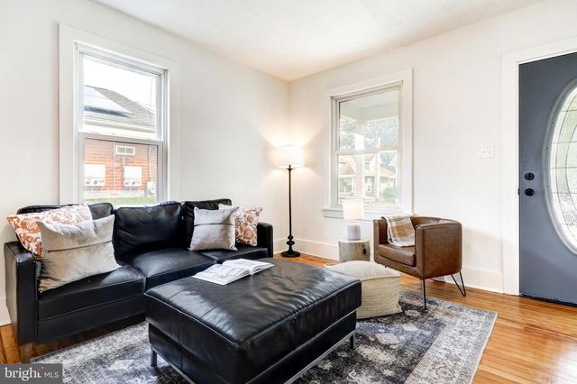 1421 E DERRY RD, Hershey, PA 17033