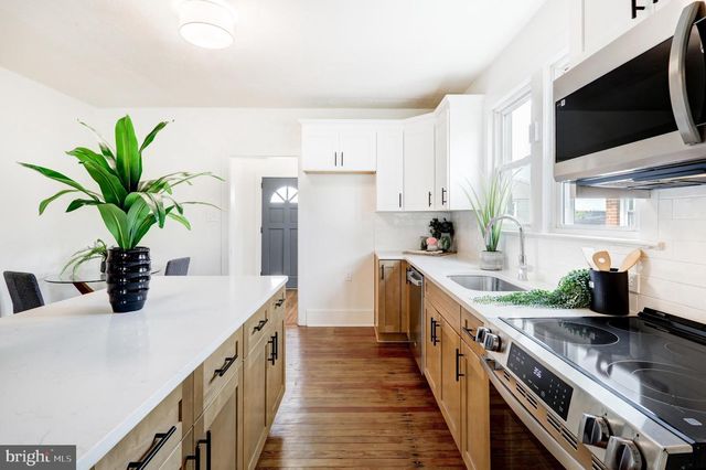 1421 E DERRY RD, Hershey, PA 17033