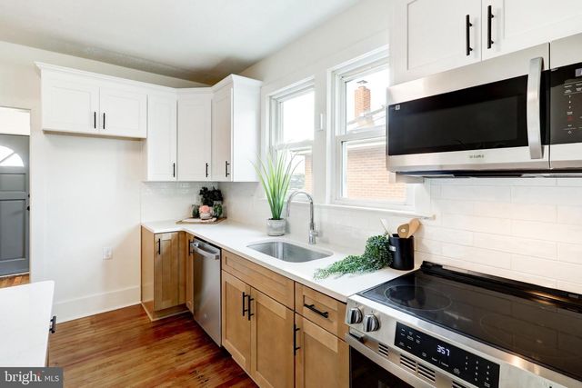 1421 E DERRY RD, Hershey, PA 17033