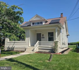 1421 E DERRY RD, Hershey, PA 17033