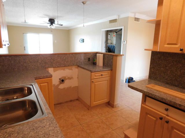 4770 NW 10 Court NW 306, Plantation, FL 33313