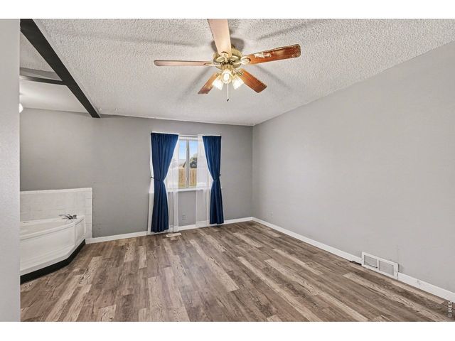 915 White Elm Dr, Loveland, CO 80538