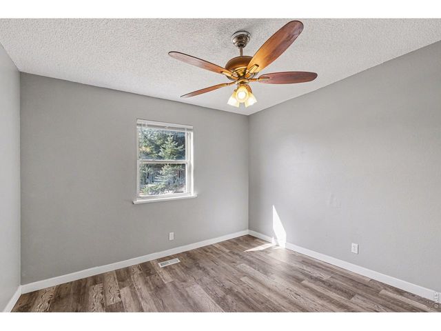 915 White Elm Dr, Loveland, CO 80538