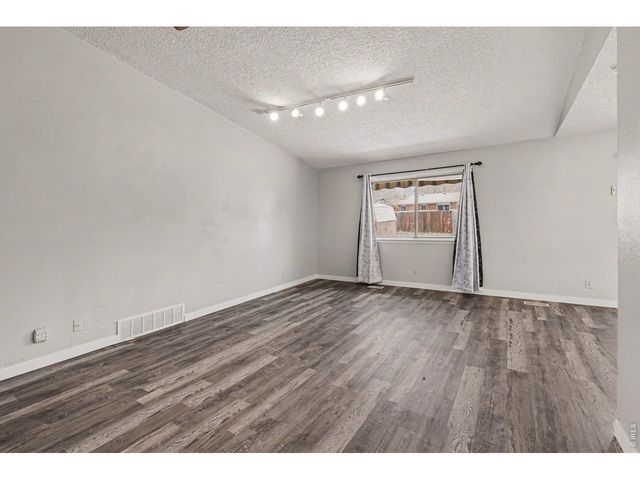 915 White Elm Dr, Loveland, CO 80538