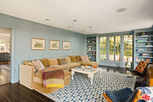 2041 Grace Avenue, Los Angeles, CA 90068