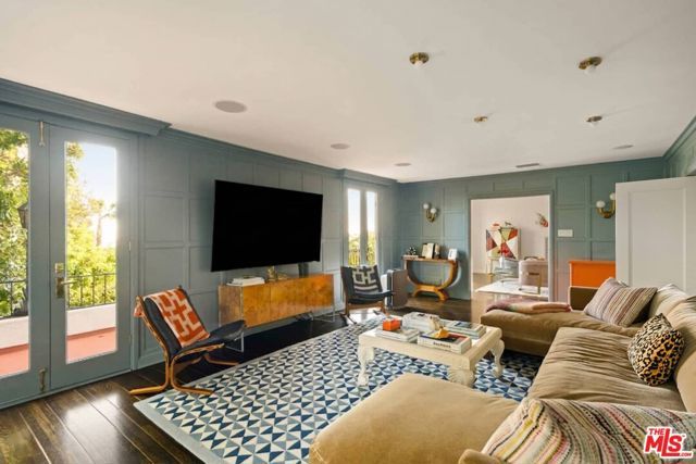 2041 Grace Avenue, Los Angeles, CA 90068