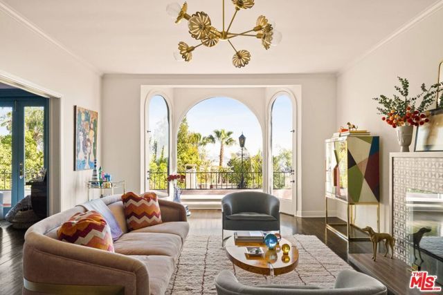 2041 Grace Avenue, Los Angeles, CA 90068