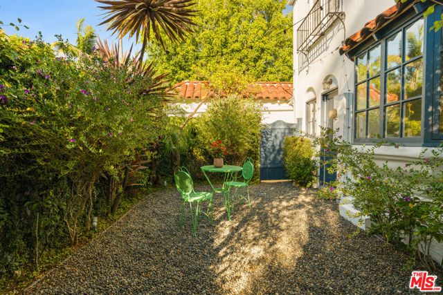 2041 Grace Avenue, Los Angeles, CA 90068