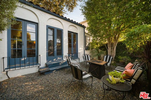 2041 Grace Avenue, Los Angeles, CA 90068