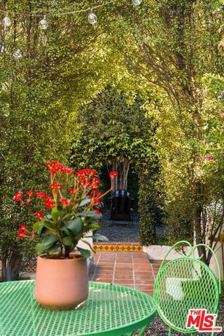 2041 Grace Avenue, Los Angeles, CA 90068