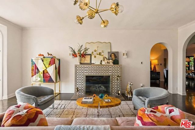 2041 Grace Avenue, Los Angeles, CA 90068