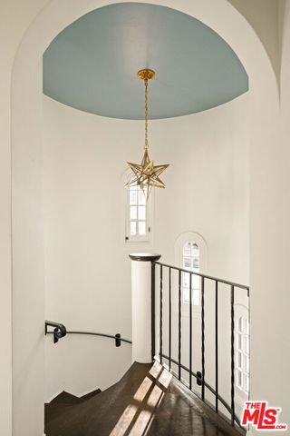 2041 Grace Avenue, Los Angeles, CA 90068