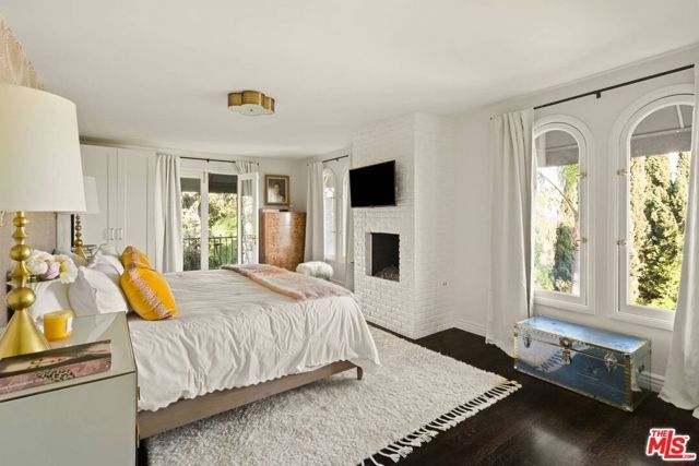 2041 Grace Avenue, Los Angeles, CA 90068