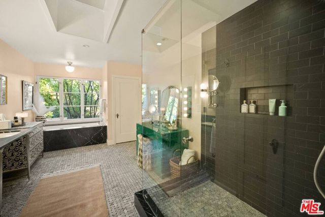 2041 Grace Avenue, Los Angeles, CA 90068