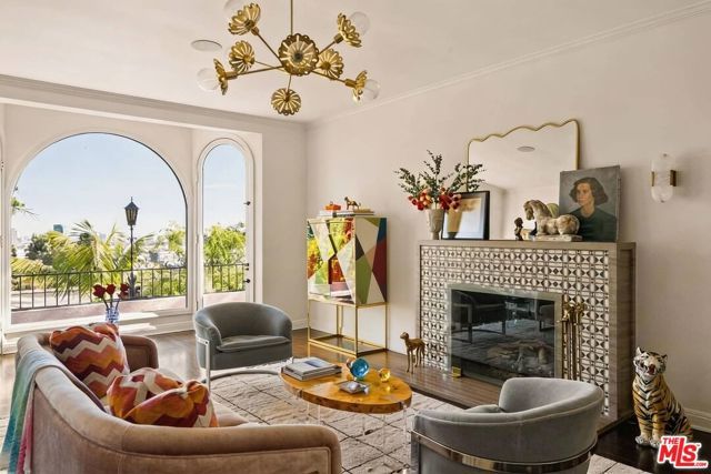 2041 Grace Avenue, Los Angeles, CA 90068