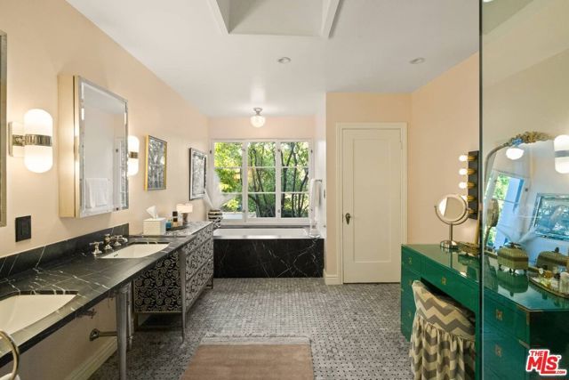 2041 Grace Avenue, Los Angeles, CA 90068