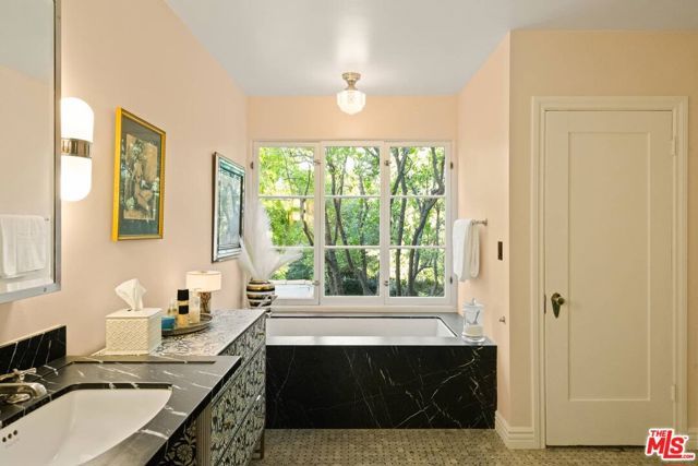 2041 Grace Avenue, Los Angeles, CA 90068