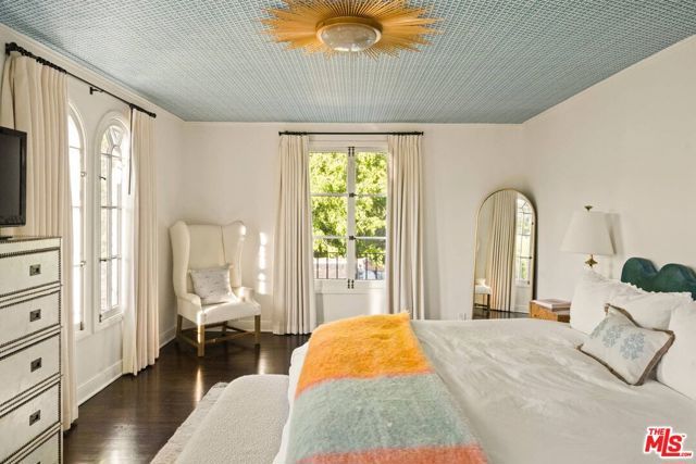 2041 Grace Avenue, Los Angeles, CA 90068