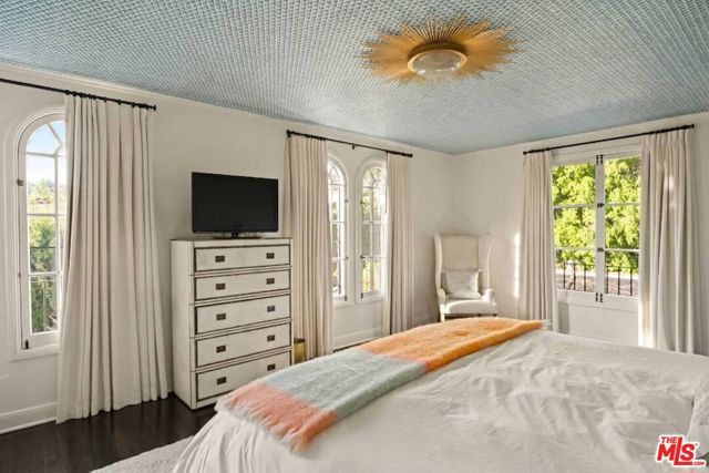 2041 Grace Avenue, Los Angeles, CA 90068