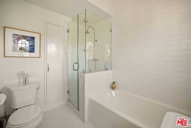 2041 Grace Avenue, Los Angeles, CA 90068