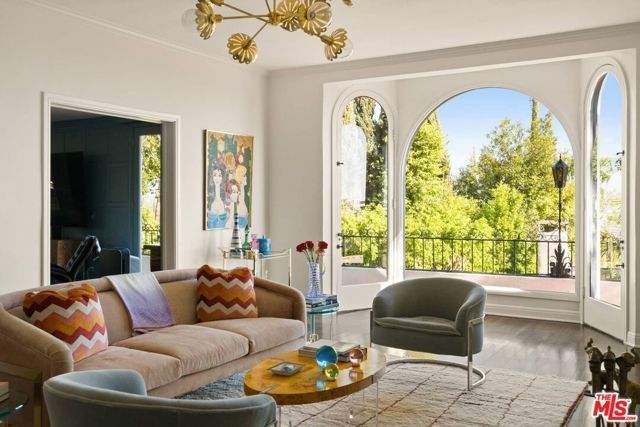 2041 Grace Avenue, Los Angeles, CA 90068