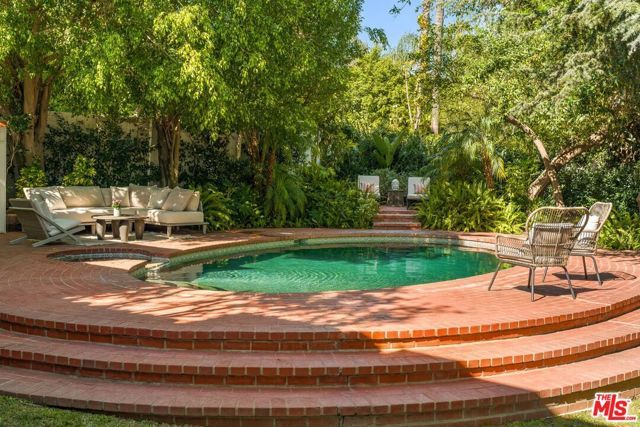 2041 Grace Avenue, Los Angeles, CA 90068