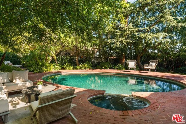 2041 Grace Avenue, Los Angeles, CA 90068