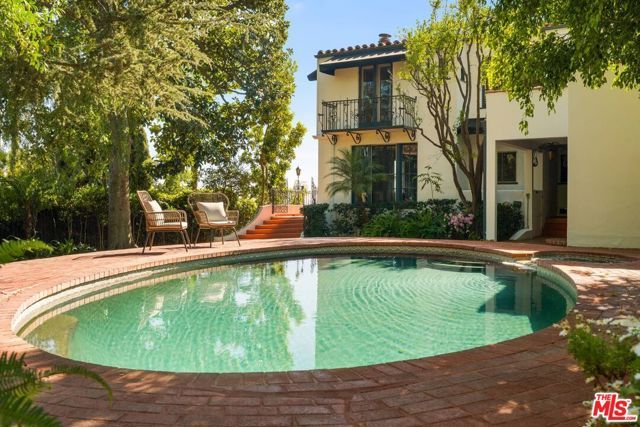 2041 Grace Avenue, Los Angeles, CA 90068