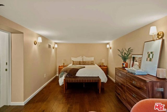 2041 Grace Avenue, Los Angeles, CA 90068