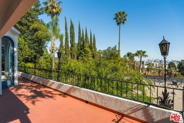 2041 Grace Avenue, Los Angeles, CA 90068