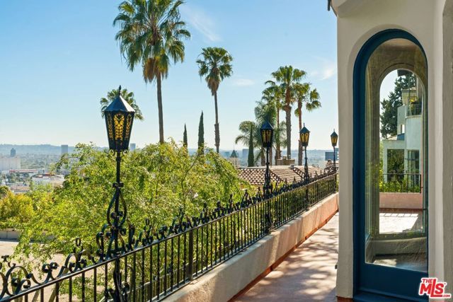 2041 Grace Avenue, Los Angeles, CA 90068