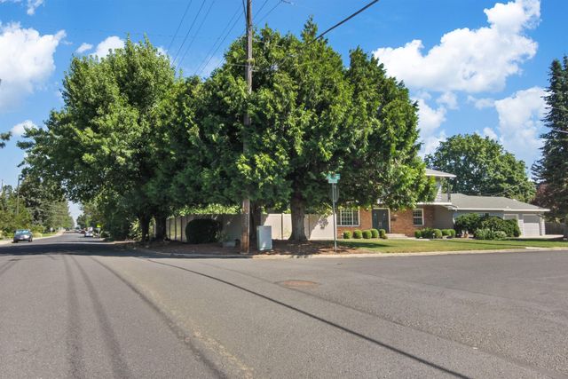 2201 E 42nd Ave, Spokane, WA 99201