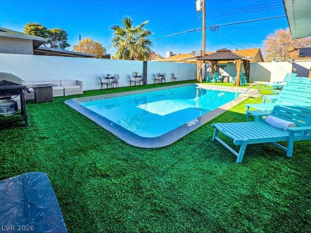 2013 Howard Avenue, Las Vegas, NV 89104