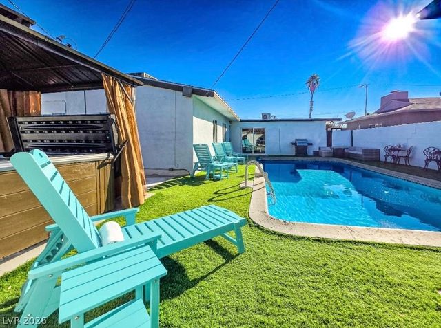 2013 Howard Avenue, Las Vegas, NV 89104