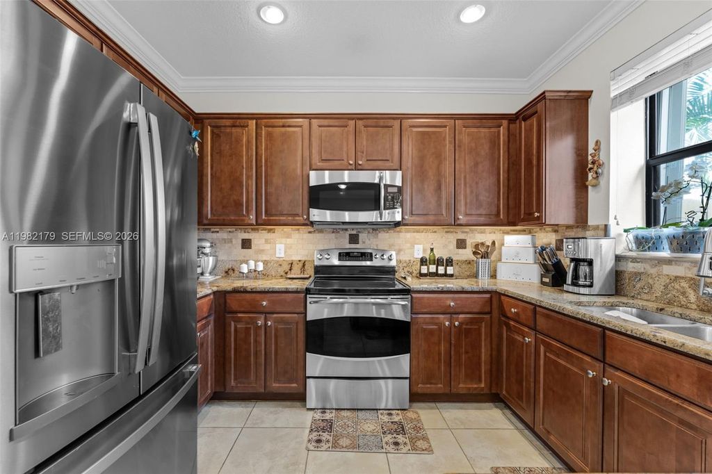 Image 2 of property listing at 11307 SW 238th St, Homestead, FL 33032