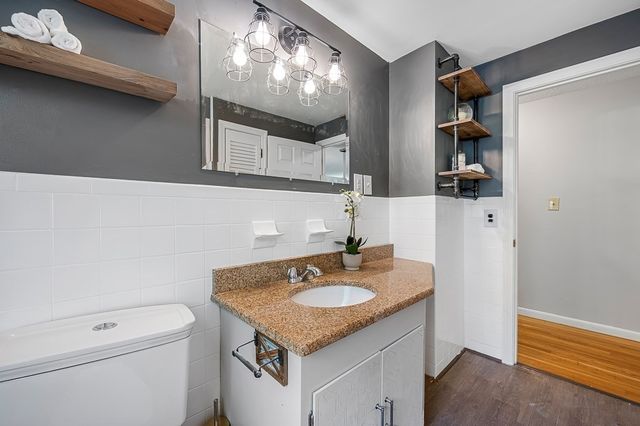42 Iowa St, Worcester, MA 01602