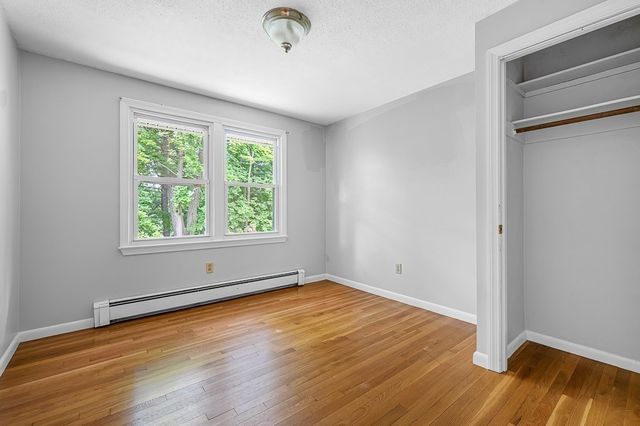 42 Iowa St, Worcester, MA 01602