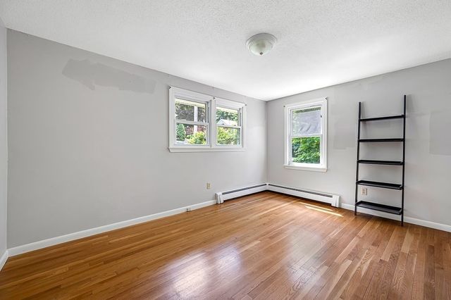 42 Iowa St, Worcester, MA 01602