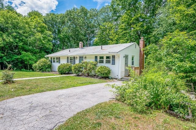 42 Iowa St, Worcester, MA 01602