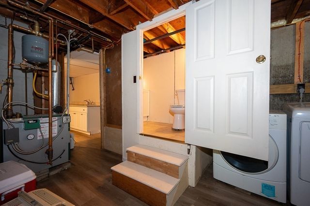 42 Iowa St, Worcester, MA 01602