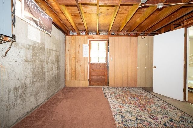 42 Iowa St, Worcester, MA 01602