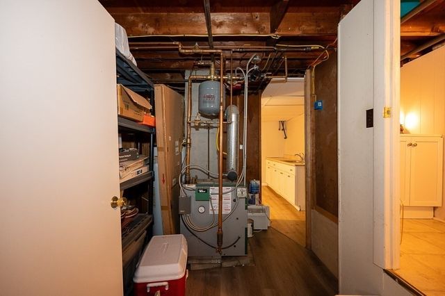 42 Iowa St, Worcester, MA 01602