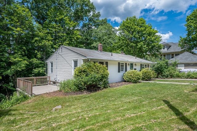 42 Iowa St, Worcester, MA 01602