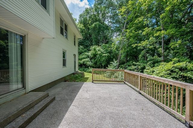 42 Iowa St, Worcester, MA 01602