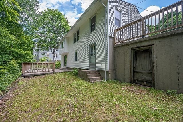 42 Iowa St, Worcester, MA 01602