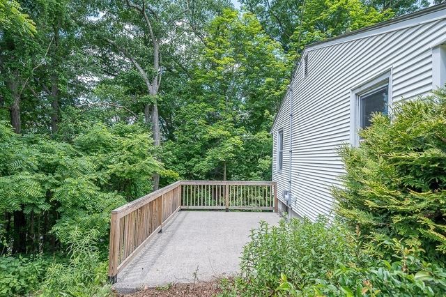 42 Iowa St, Worcester, MA 01602